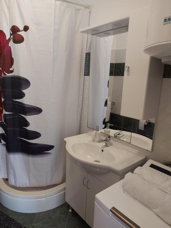 Apartment Valeria Lopar Eksteriør billede