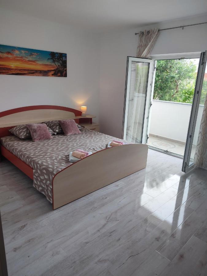 Apartment Valeria Lopar Eksteriør billede